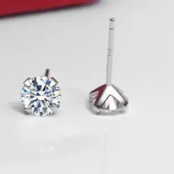 NEW Simple 925 Sterling Silver Diamond Stud Earrings - Picture 3 of 6